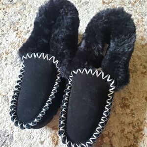 Ugg moccasins indoor and outdoors 7